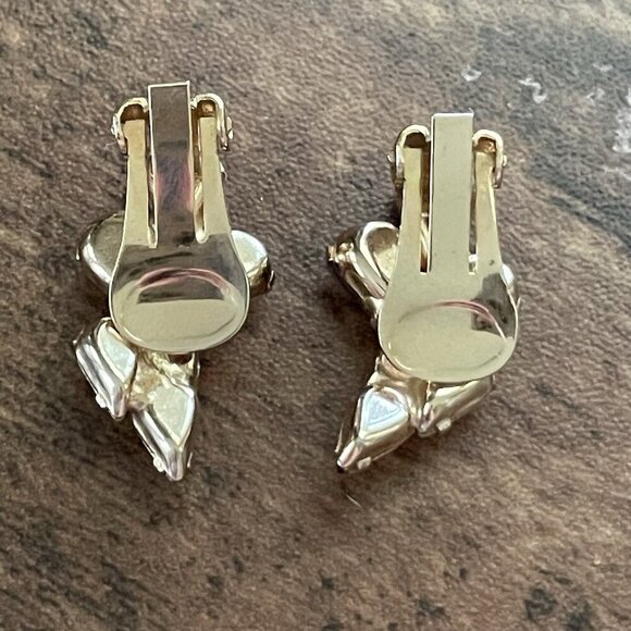 Vintage Amber Brown Rhinestone Earrings Prong Set Navette Glass Clip On Glam - Picture 8 of 10